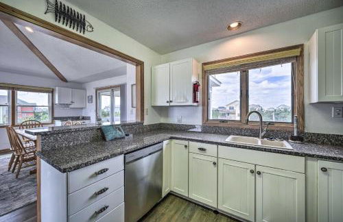 Avon Home on the Channel with Hot Tub and Deck! - Foto 14