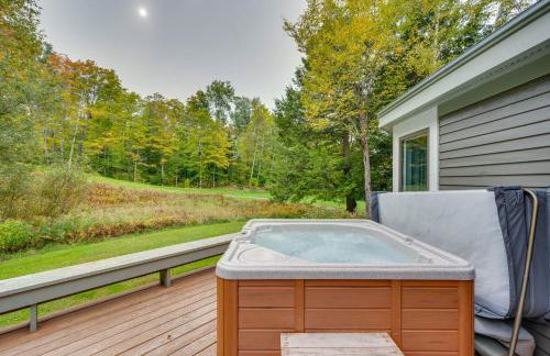 Ski-in Condo with Hot Tub on Burke Mtn Slopes! - Foto 38