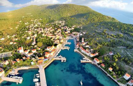 Spacious Apartment in Zlarin + terrace - Photo 14