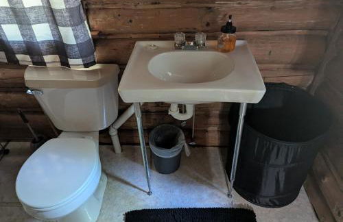 The Hideout - Cute and Quiet Rustic Cabin! - Foto 24