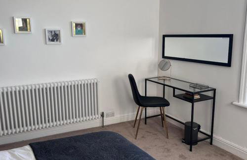 Stylish House near Conference Centre with Free Parking - Foto 11