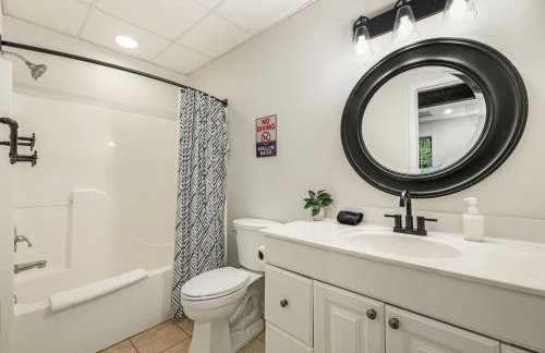 LKJ - Lakefront Home, Hot tub, Fire Pit, Games and Movie Room! - Foto 64