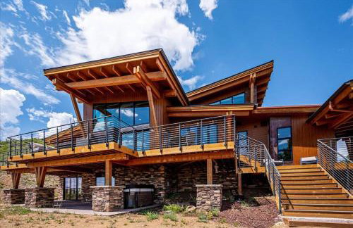 Hot Tub and Scenic Views at The Bailey Lodge - Foto 49