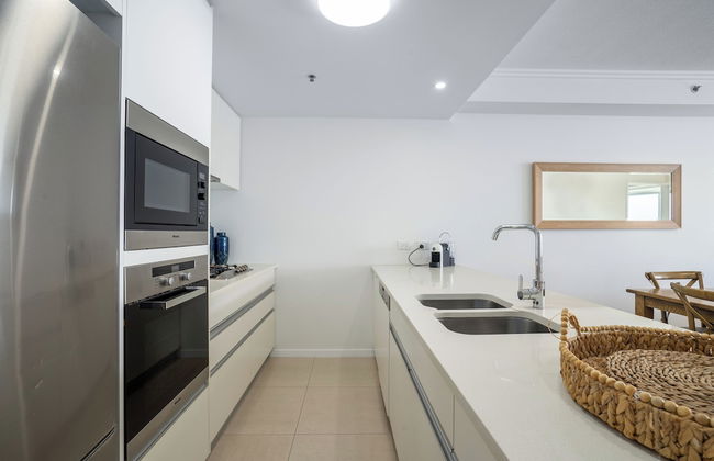 Reflection Tower Two - Photo 36