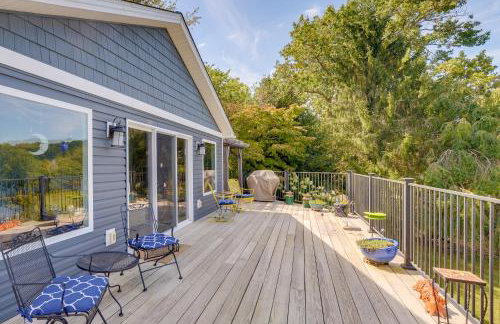 Radford Home with Wraparound Deck! - Foto 21