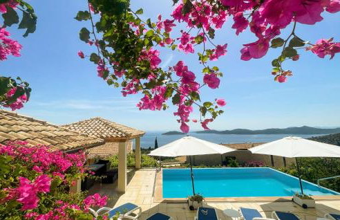 Three-Bedroom Holiday Home In Brsecine - Foto 1