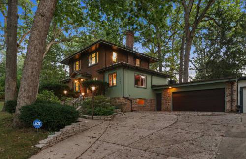 1920s Cottage | Hot Tub | Game Room | Fire Pit - Foto 17