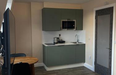 The Lily Aparts - Photo 4