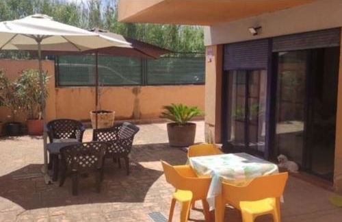 Piso planta baja y gran patio con piscina comunitaria de alquiler temporal - Foto 6