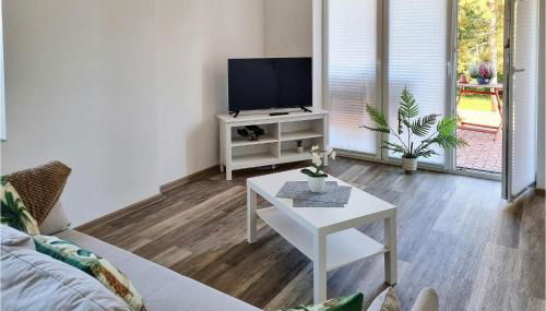 Pet Friendly Apartment - Photo 3