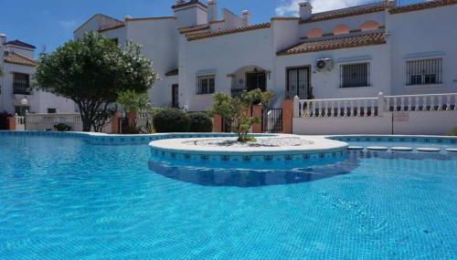 Spacious Ground floor apartment with Garden & Communal Pool - Foto 4