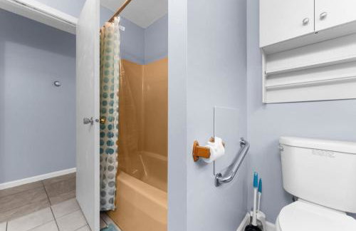 Willow Haven 2BR Cozy Retreat, Close to Hartford - Foto 37