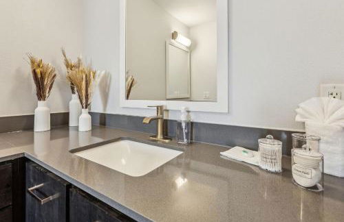 Luxury Pool Home, Mins To Hospitals, Gym - Foto 44