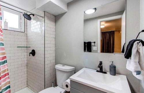 Spacious family home in Littleton with fenced yard - Foto 31