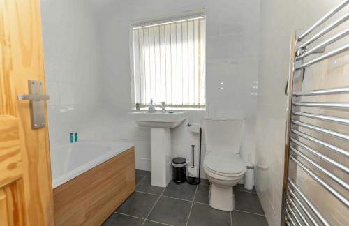 Family friendly Filton home with parking and WiFi - Foto 4