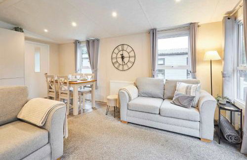 Woodpark Lodge with Hot Tub - Foto 10