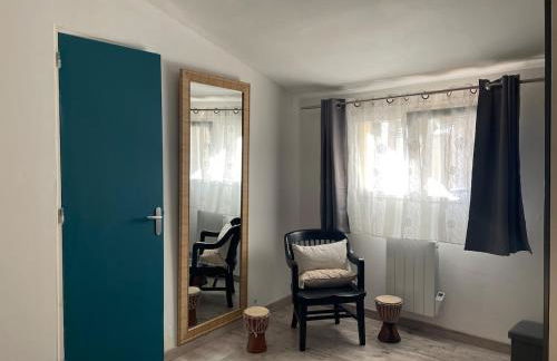 Chez moon Joli appartement rénové proche centre et parking privé - Foto 11