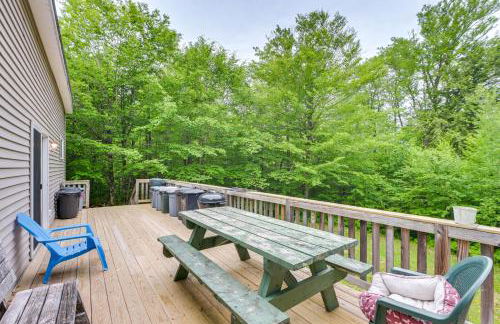 Near Snowmobiling Secluded Harmony Cabin with Deck! - Foto 1