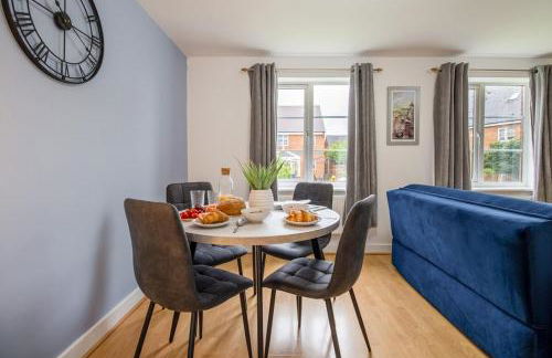 Clover Apartment - Sleeps 5 - Free Parking, Self-Check-In, Fast Wifi and Sky TV by Yoko Property - Photo 8