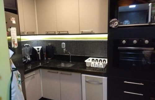 Apê Beira Mar Balneário Camboriú Pé na Areia próximo a Roda gigante Com Churrasqueira e garagem de fácil acesso poucos metros do Mundial de Beach tennis - Foto 14