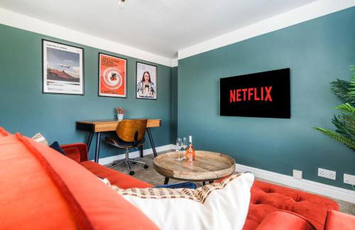 3-Bedroom Apartment 2-Bathrooms 2-Off Street Parking Spaces - Photo 1