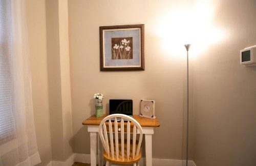Downtown 2 Bedroom Cottage, Sleeps 6, Walking Distance to Honeywell, Downtown Restaurants, Shopping - Foto 21