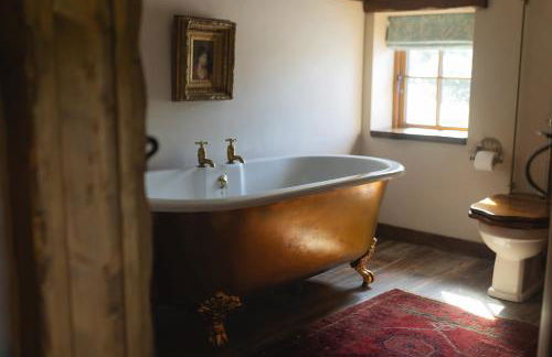 Gablebach Cottage With outdoor tub & log burner - Photo 6
