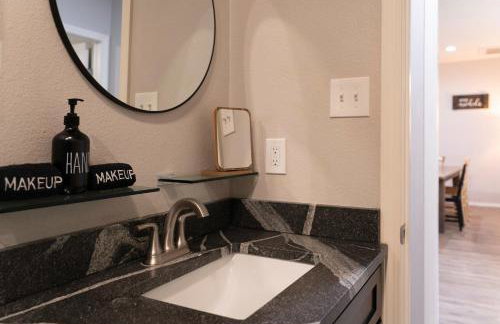 Game Barn, Cowboy Pool, 17ft Movie Screen - sleeps 10 - Foto 33