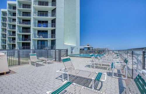 Beachfront with a pool at Ocean Trillium Condo ~ 101 - Foto 19
