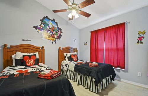 Themed 4BR house pool game room 10 min Disney - Photo 21