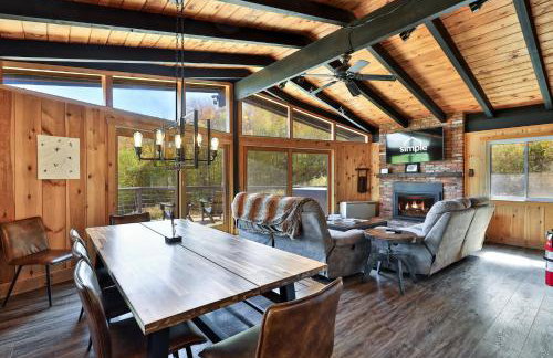 RoundTop Chalet - Hot Tub, Fire Pit & Mountain Views near Killington & Okemo - Foto 2