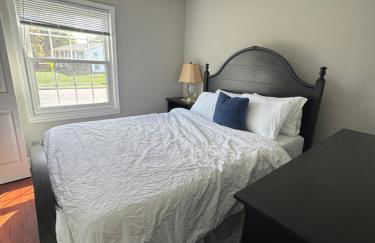 Bright Home for Family and Groups with Patio - Foto 42