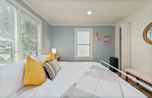 Cocoa Hideaway with Air Hockey, Darts and Beach Gear - Foto 23