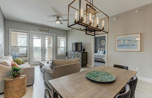 Chic 3BDR for 6 with Pool & Hot Tub Overlooks Marina - Foto 15