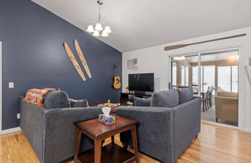 Tranquil 3BR Retreat Game Room Deck Beach Pass - Foto 6