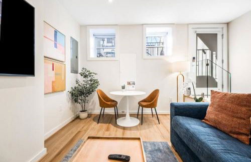 Sleeps 12 Downtown Entire home with rooftop - Foto 77