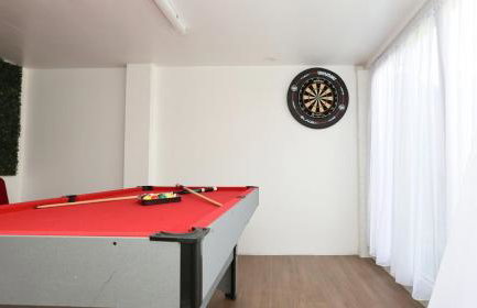 Modern 2 bed house in Enfield with private driveway parking - Photo 4