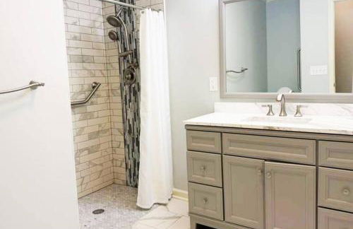 Private and Relaxing Getaway with Gym, Pool & Hot Tub - Foto 17