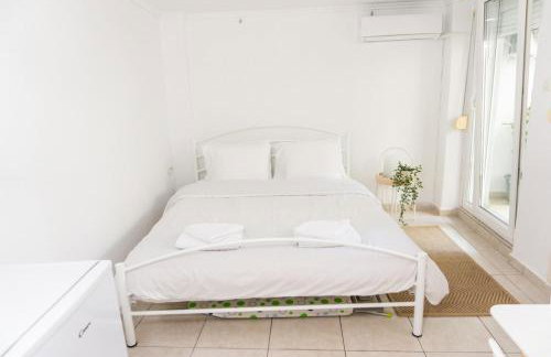 Dimitra's cosy studio in old town with backyard - Foto 12