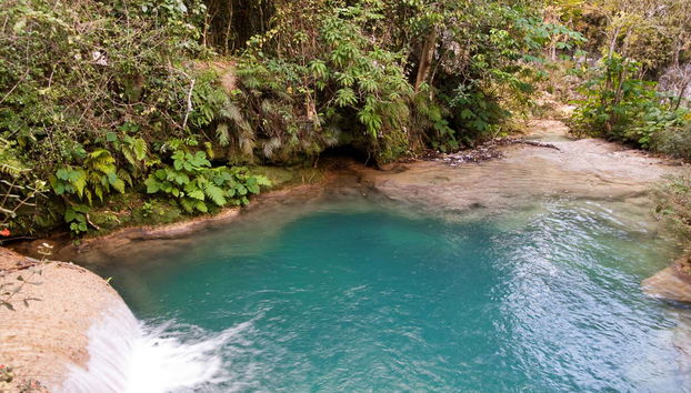 Poço de água cristalina de El Nicho