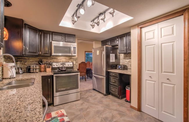 4BR Entertainer AF Academy Hot Tub, Firepit! - Foto 13