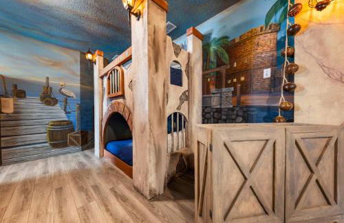 Happiest Home on Earth - Custom Pirate & Nature Bunks 8 King Suites Theater & Pool - Foto 13