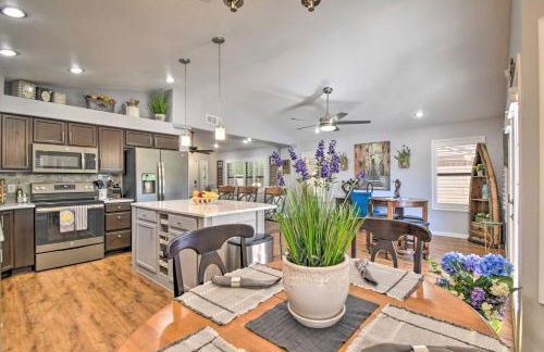 Patio and Grilling Station Family Home in Glendale - Foto 11