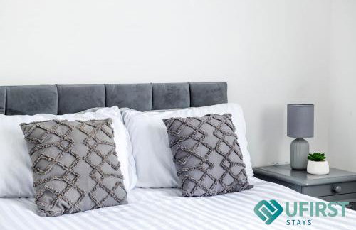 Delightful 3BR Home - Hot Tub - Near Castle, QMC - City Centre & Trent Bridge - Free WiFi & Parking - Sleeps 6 - Foto 29