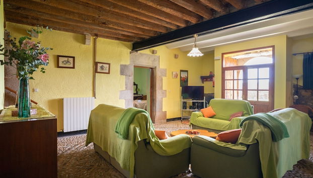 Vibranr Holiday Home in Aiguaviva With Swimming Pool - Foto 5, Sala de estar