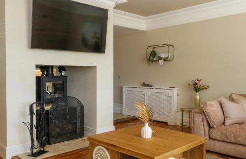 Meadow Manor And Spa - Photo 10