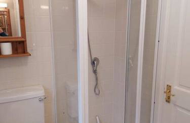 Cheerful, cosy, one bedroom home with patio and parking - Photo 19