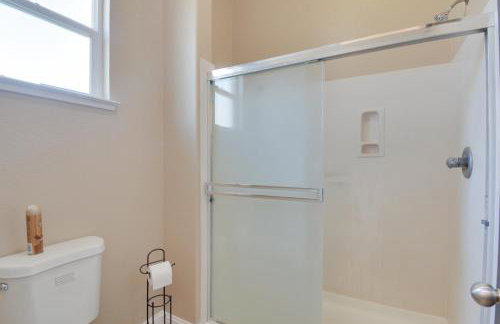 Remodeled Livingston Home with Private Backyard! - Foto 14