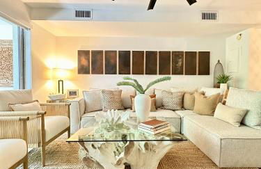 Villa Valbuena Palm Oasis In-Laws Quarters 4-Story Unit With Rooftop Retreat - Photo 2