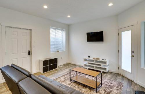 Stunning Peak Views Near Utah Lake! Cozy Getaway - Photo 3